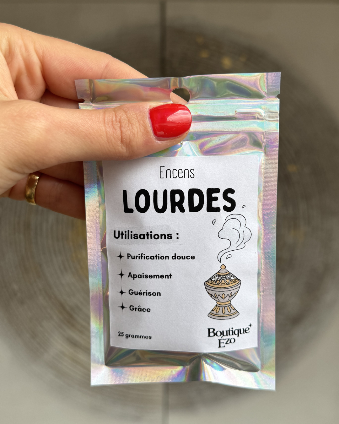 Encens de Lourdes en grains, sachet 25g. Parfum floral et délicat, inspiré du pèlerinage. Apaisement, guérison et grâce. À brûler sur charbon
