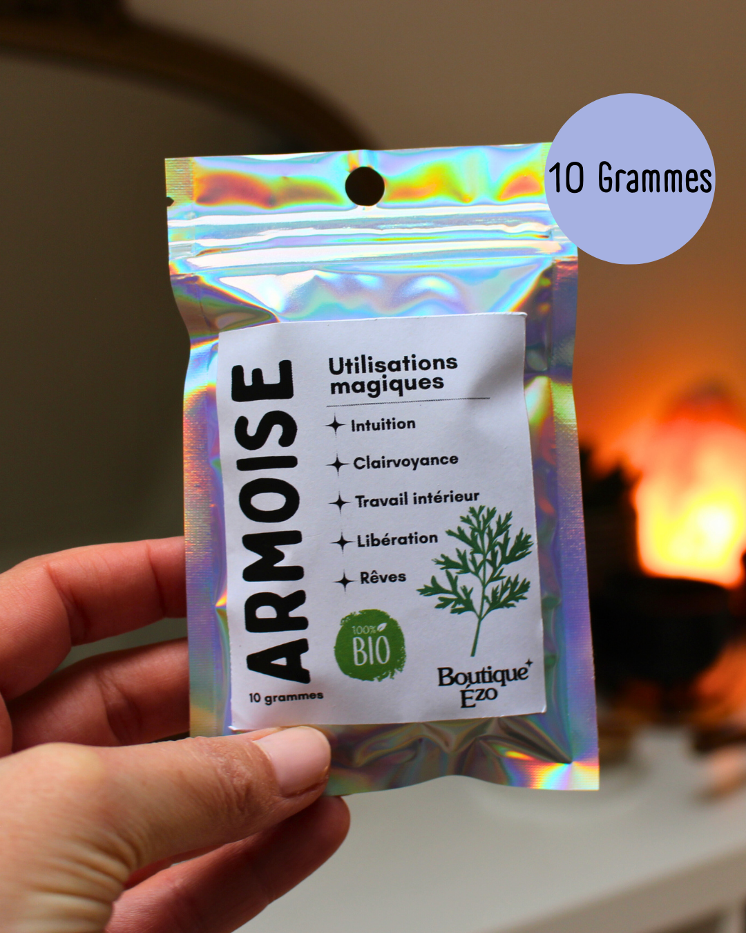 
L’armoise est une plante sacrée reconnue pour ses vertus spirituelles. Utilisée depuis des siècles pour stimuler l’intuition, favoriser les rêves et soutenir le travail intérieur, elle aide à créer un espace sacré propice à la méditation et à la guidance spirituelle.
Idéale pour les rituels, l’armoise accompagne les pratiques de libération émotionnelle et de connexion avec votre moi profond.