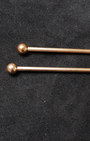 Ces baguettes de radiesthésie en cuivre sont des outils  utilisés pour capter et interpréter les vibrations énergétiques présentes dans un lieu, un objet ou une personne.