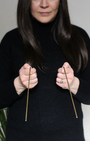 Ces baguettes de radiesthésie en cuivre sont des outils  utilisés pour capter et interpréter les vibrations énergétiques présentes dans un lieu, un objet ou une personne.