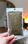 Basilic bio séché en flocons, 5g / 10g / 20g. Plante sacrée de prospérité. Idéal rituels d’abondance, chance, protection du foyer et bénédiction des lieux.