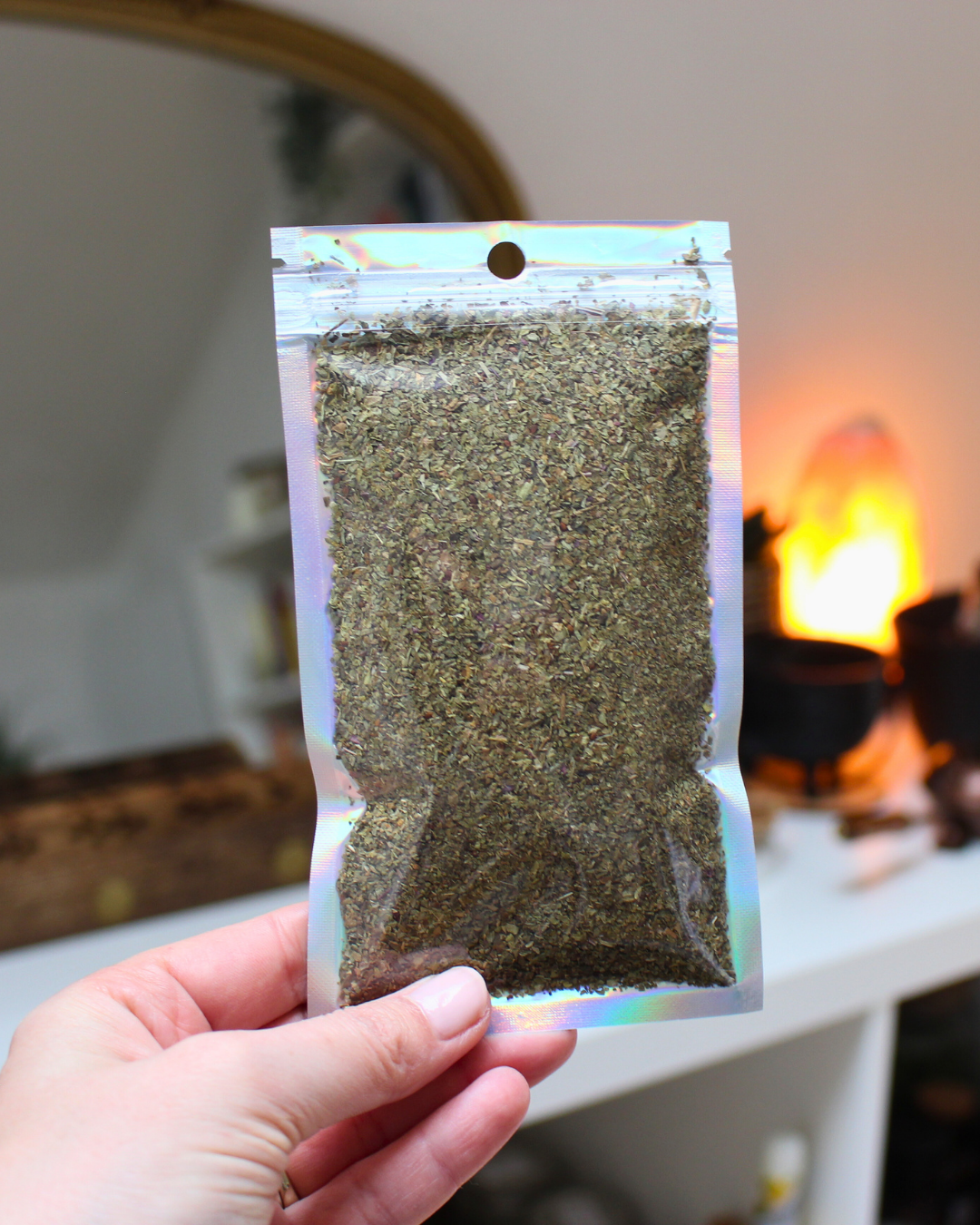 Basilic bio séché en flocons, 5g / 10g / 20g. Plante sacrée de prospérité. Idéal rituels d’abondance, chance, protection du foyer et bénédiction des lieux.