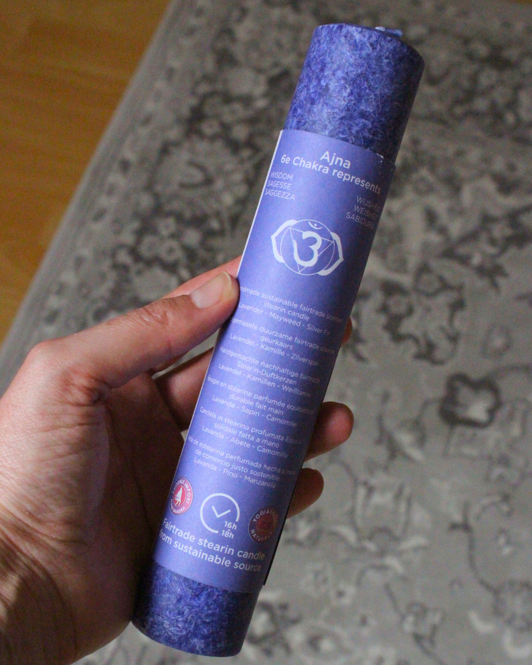 Coffret rituel pour amplifier l’intuition : bougie violette, lapis lazuli, huile artisanale, encens lavande et guide pas à pas. Idéal divination et cartomancie.