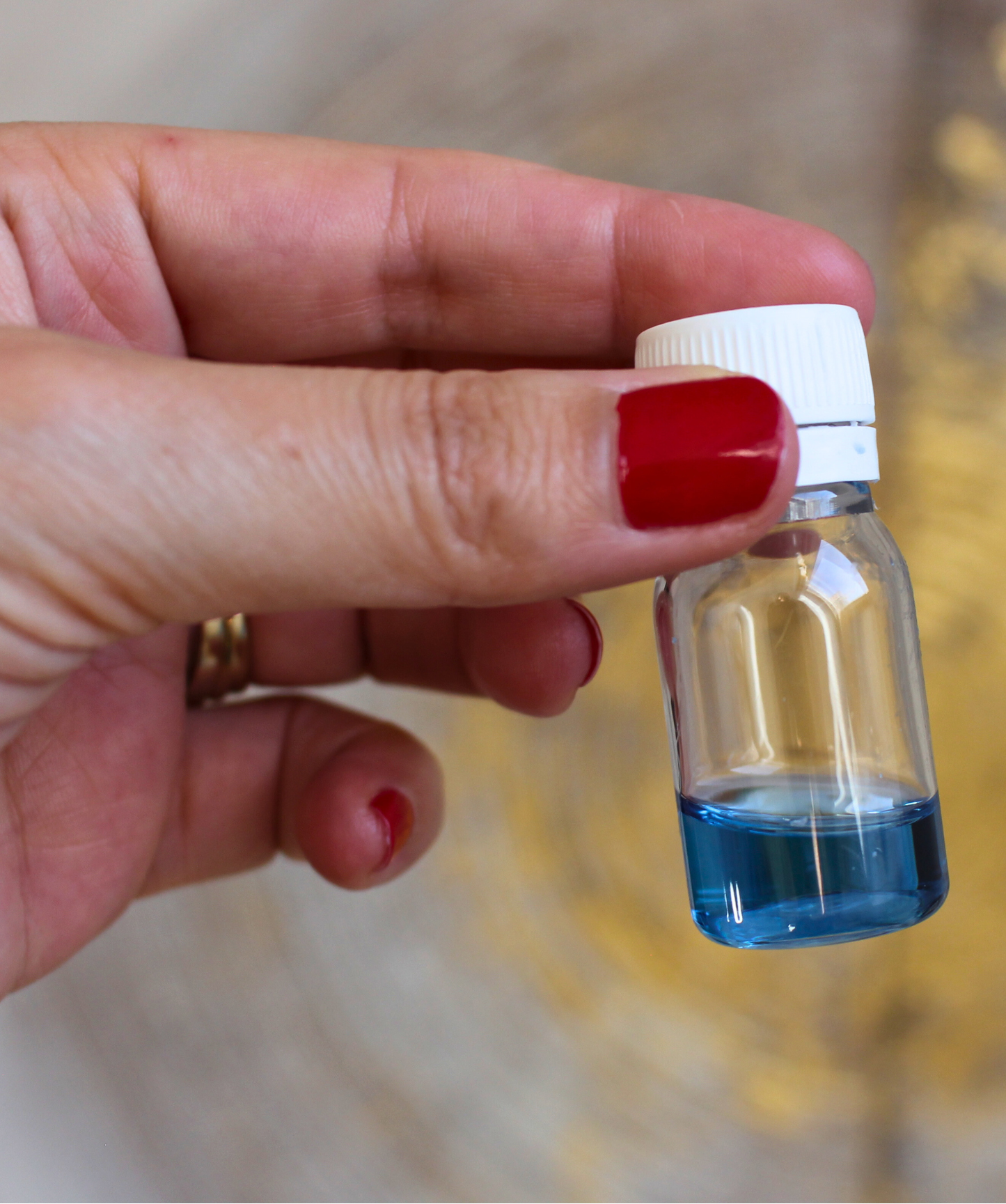 Cette bougie rituelle bleue est conçue pour attirer l’abondance financière et favoriser l’arrivée d’opportunités monétaires. Elle agit comme un catalyseur pour attirer l’argent et stimuler la prospérité dans votre vie, en soutenant vos intentions et vos actions.