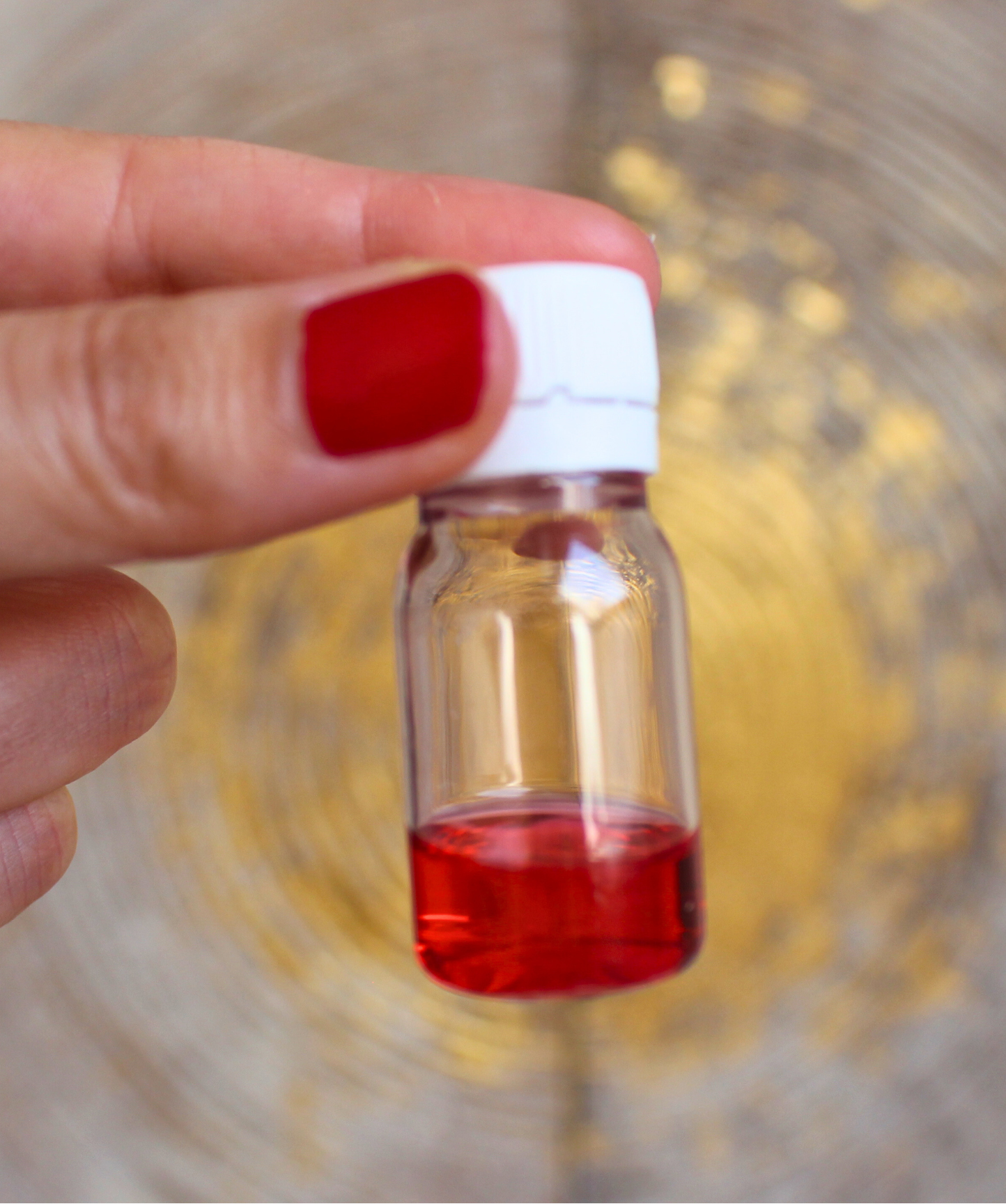 Cette bougie rituelle rouge est conçue pour neutraliser les influences négatives et protéger votre espace contre les ennemis ou les intentions malveillantes. Elle canalise l’énergie de force, de courage et de justice pour rétablir l’équilibre et la sérénité autour de vous.