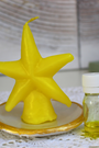 Cette bougie rituelle jaune en forme d'étoile est conçue pour attirer la chance et favoriser le succès dans les jeux de hasard. Elle canalise l’énergie de prospérité et de bonne fortune, soutenant vos intentions et amplifiant vos chances de réussite.