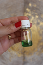Cette bougie rituelle en forme de flèche verte est conçue pour favoriser la réussite dans toutes vos démarches et projets. Associée à l’énergie de croissance et de prospérité, elle accompagne vos intentions en leur donnant la force nécessaire pour aboutir avec succès.