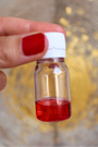 Cette bougie rituelle Hippocampe rouge est conçue pour attirer la chance, le bonheur et les opportunités positives dans votre vie. Elle canalise l’énergie de la chance et de la joie, vous aidant à rester en harmonie avec l’univers et à recevoir ses bienfaits.