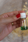 Cette bougie rituelle verte en forme de poing est conçue pour favoriser la réussite commerciale et le succès dans vos entreprises professionnelles. Elle canalise l’énergie de prospérité et de protection, vous aidant à attirer clients, opportunités et croissance dans vos affaires.