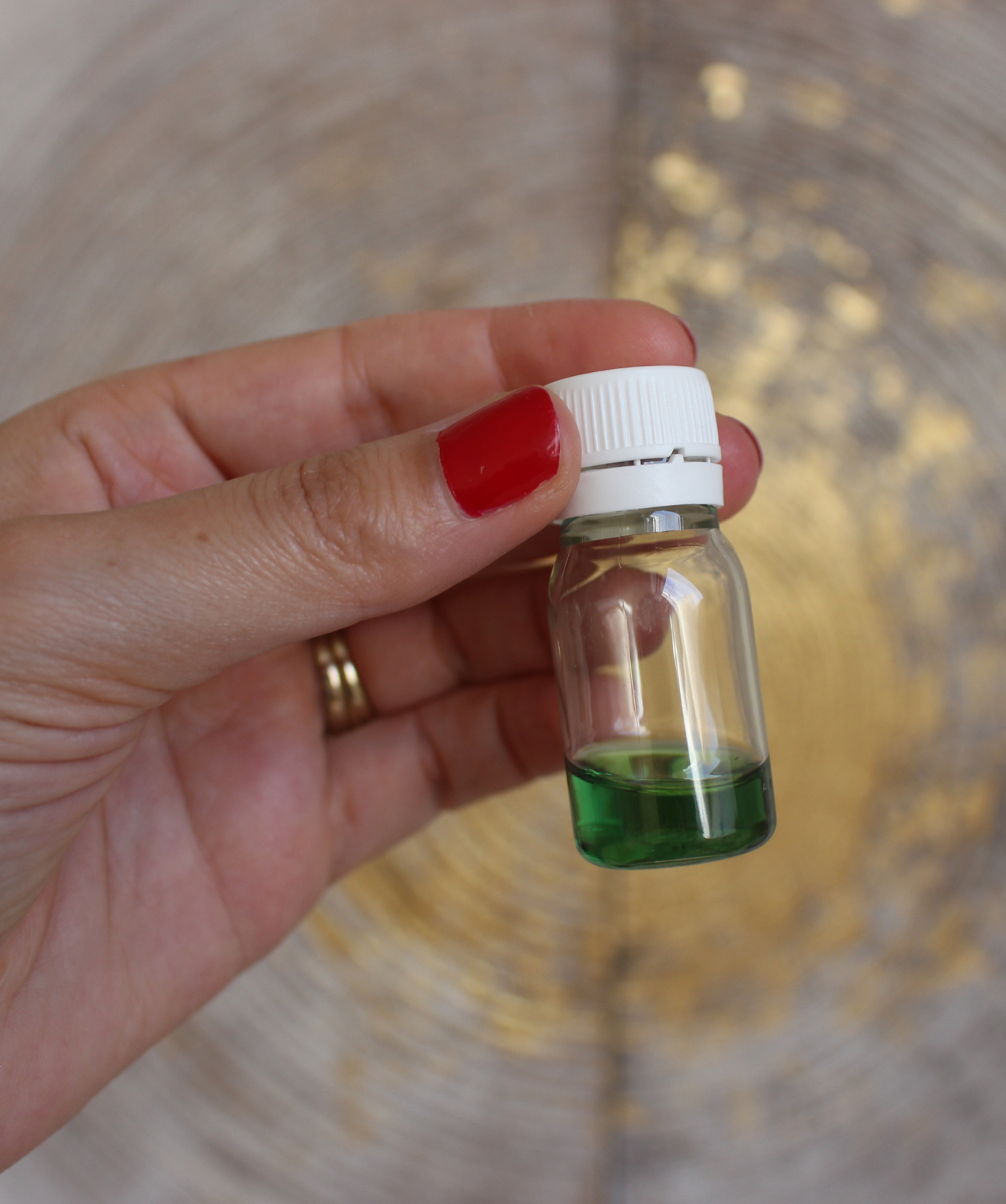 Cette bougie rituelle serpent vert est conçue pour neutraliser les ennemis et protéger contre toute attaque malveillante. Elle canalise l’énergie du serpent, symbole de vigilance, puissance et protection, pour neutraliser les actions négatives et empêcher tout envoûtement ou maléfice.