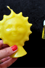 Cette bougie rituelle soleil jaune est conçue pour vous ouvrir les portes du succès et de la réussite. Elle accompagne vos efforts et intentions, notamment pour réussir vos examens, concours ou obtenir des promotions, en favorisant concentration, confiance et accomplissement.