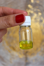 Cette bougie rituelle soleil jaune est conçue pour vous ouvrir les portes du succès et de la réussite. Elle accompagne vos efforts et intentions, notamment pour réussir vos examens, concours ou obtenir des promotions, en favorisant concentration, confiance et accomplissement.