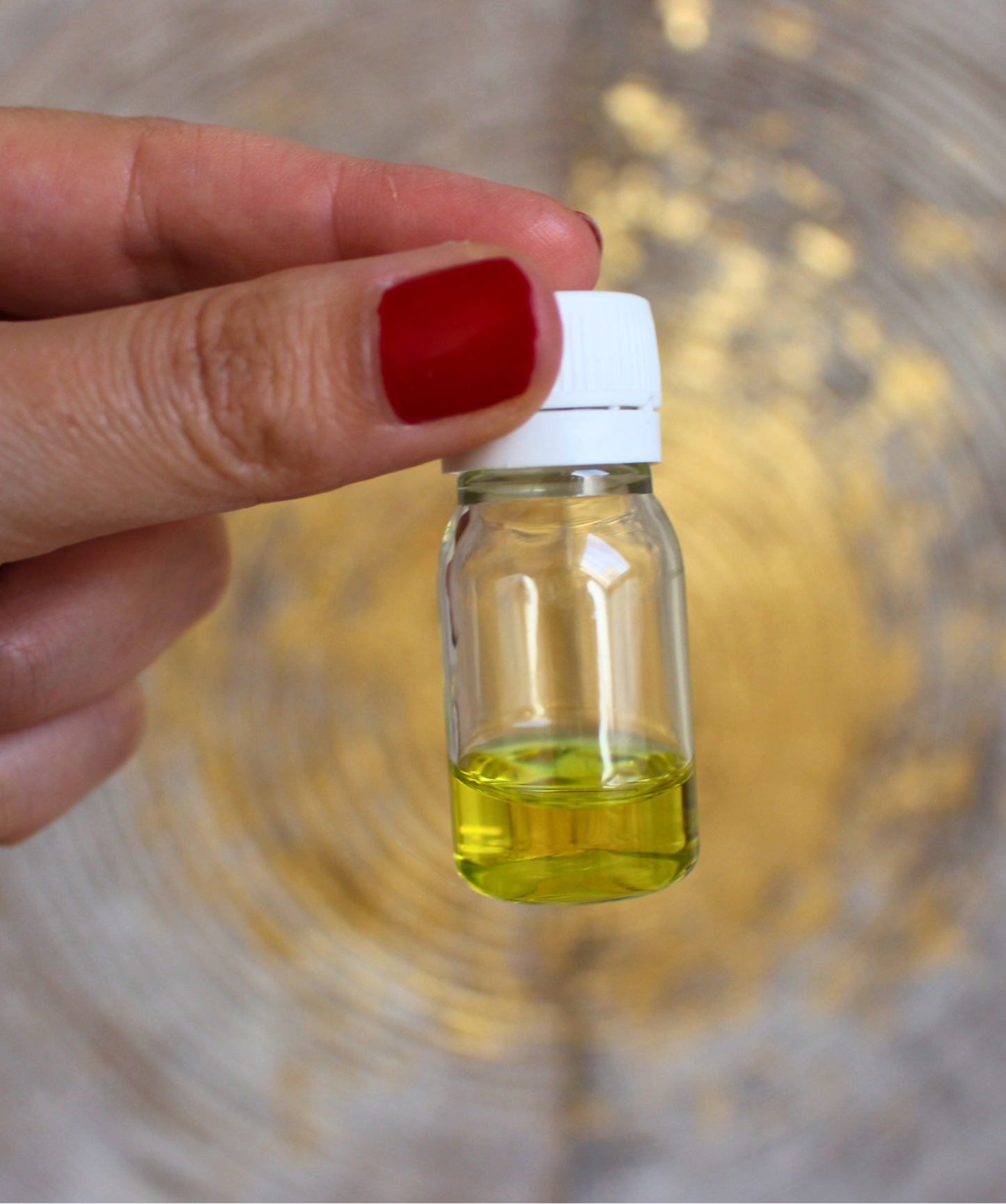 Cette bougie rituelle soleil jaune est conçue pour vous ouvrir les portes du succès et de la réussite. Elle accompagne vos efforts et intentions, notamment pour réussir vos examens, concours ou obtenir des promotions, en favorisant concentration, confiance et accomplissement.