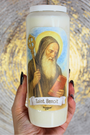 Protection contre le mal, force spirituelle, paix intérieure, purification du cœur et du foyer…
Allumez cette bougie de neuvaine à Saint Benoît pour invoquer son intercession puissante dans les luttes spirituelles. Saint Benoît est l’un des plus grands protecteurs contre les forces du mal. Il est souvent prié pour chasser les influences négatives, retrouver la paix de l’âme, ou bénir un lieu.