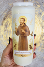 Humilité, paix, détachement, amour de la Création, réconciliation intérieure…
Allumez cette bougie de neuvaine à Saint François d’Assise pour confier vos intentions à ce saint universellement aimé. Il est invoqué pour retrouver la simplicité du cœur, la paix dans les relations ou pour cultiver un amour plus profond de Dieu, des autres et de la nature.
