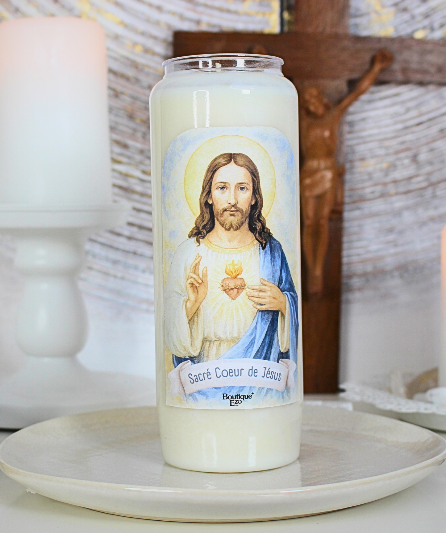 Amour infini, pardon, consolation, foi renouvelée, force dans l’épreuve…
Offrez vos intentions au Sacré-Cœur de Jésus à travers cette bougie de neuvaine. Qu’il s’agisse d’une souffrance intérieure, d’un besoin de pardon, d’un retour à la paix, ou d’une prière pour un proche, cette lumière devient votre présence confiante auprès du Christ.