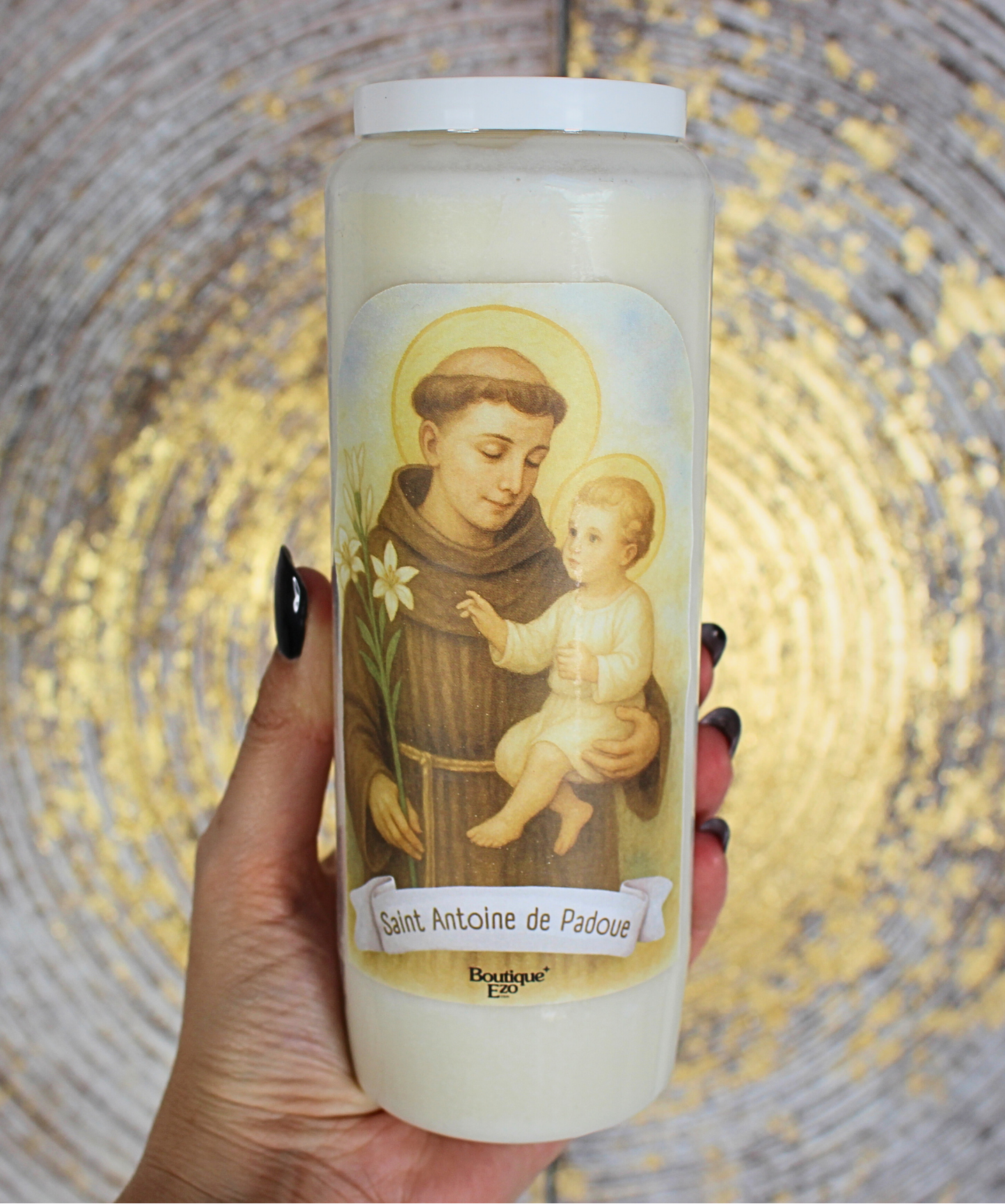 Objets, personnes, situations, perdus, amour, paix intérieure, réconciliation…
Allumez cette bougie de neuvaine à Saint Antoine de Padoue pour lui confier ce que vous avez perdu, matériellement ou spirituellement : une personne, une paix, une situation, une espérance. Saint Antoine est un intercesseur puissant dans  les objets introuvables, mais aussi dans les blessures intérieures à réparer.