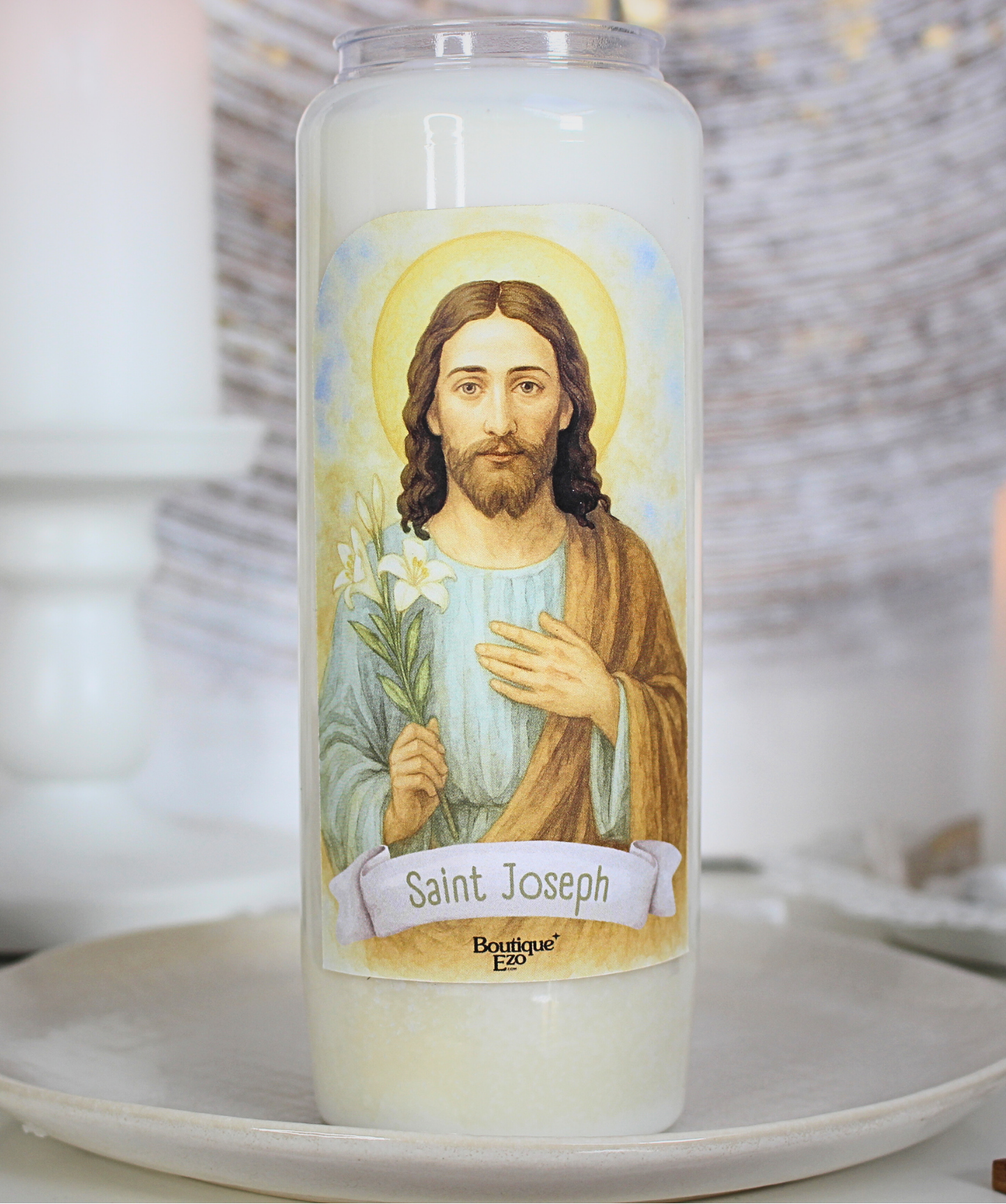 Travail, famille, protection, confiance, courage dans l’épreuve
Allumez cette bougie de neuvaine à Saint Joseph pour confier vos intentions liées au travail, à la famille, ou pour demander la protection et la force dans les moments difficiles. Saint Joseph est un modèle de foi, d’humilité et de dévouement, protecteur des foyers et des travailleurs.