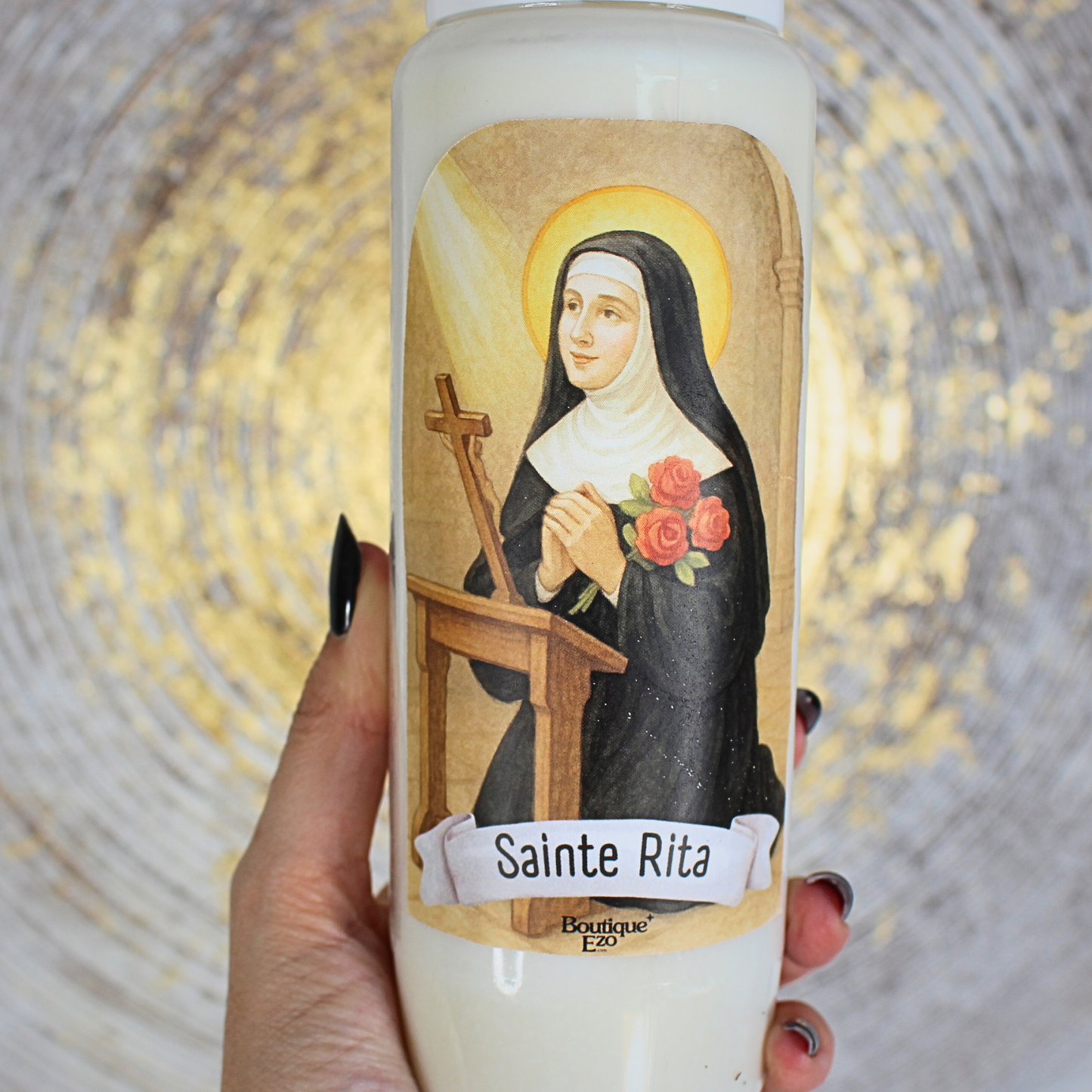 Espoir dans les situations impossibles, réconfort dans la souffrance, force face aux épreuves
Allumez cette bougie de neuvaine à Sainte Rita pour confier vos intentions liées aux causes désespérées, aux situations difficiles ou sans issue apparente. Sainte Rita est une intercesseuse puissante pour obtenir un appui divin et un apaisement du cœur.
