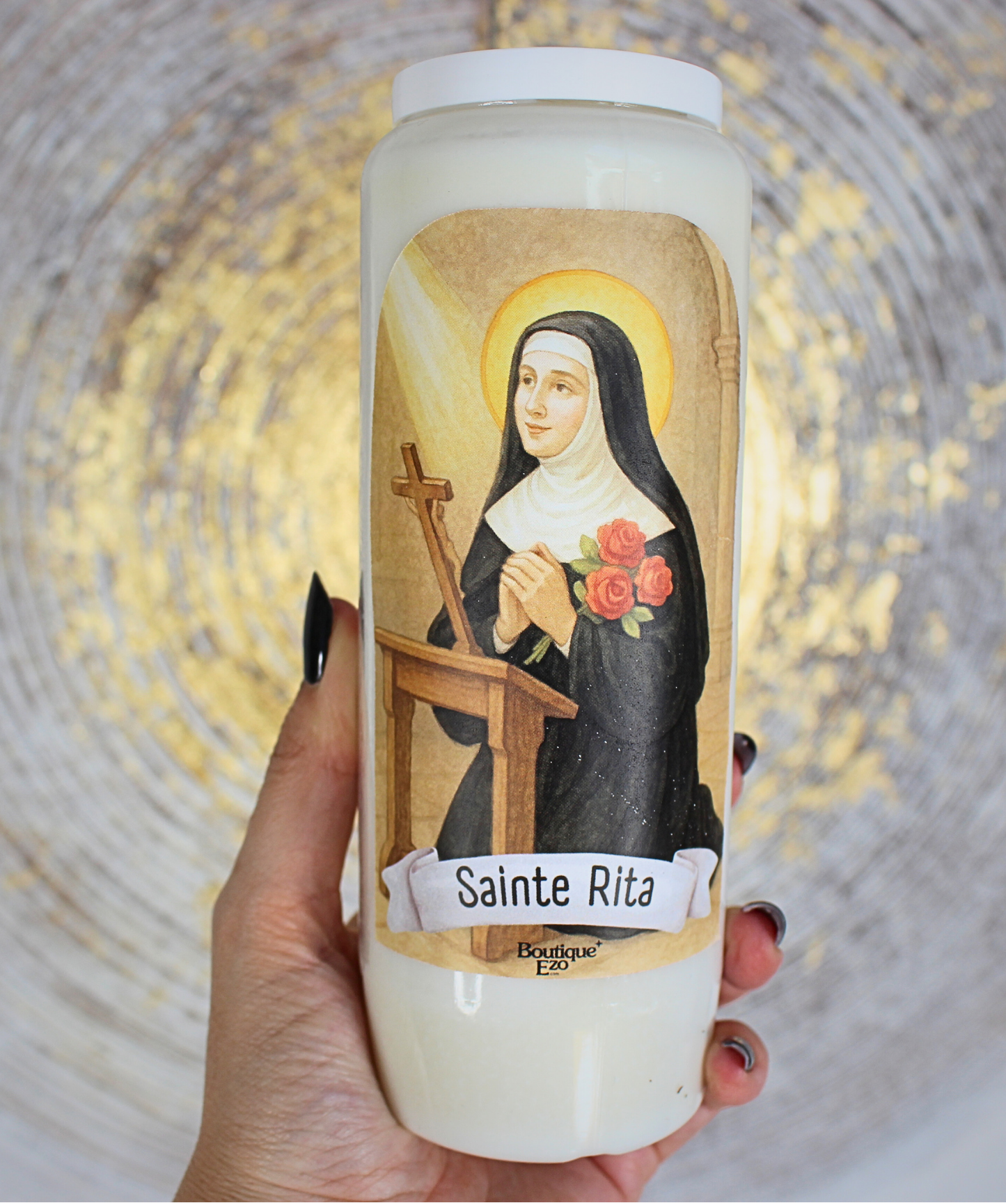 Espoir dans les situations impossibles, réconfort dans la souffrance, force face aux épreuves
Allumez cette bougie de neuvaine à Sainte Rita pour confier vos intentions liées aux causes désespérées, aux situations difficiles ou sans issue apparente. Sainte Rita est une intercesseuse puissante pour obtenir un appui divin et un apaisement du cœur.

