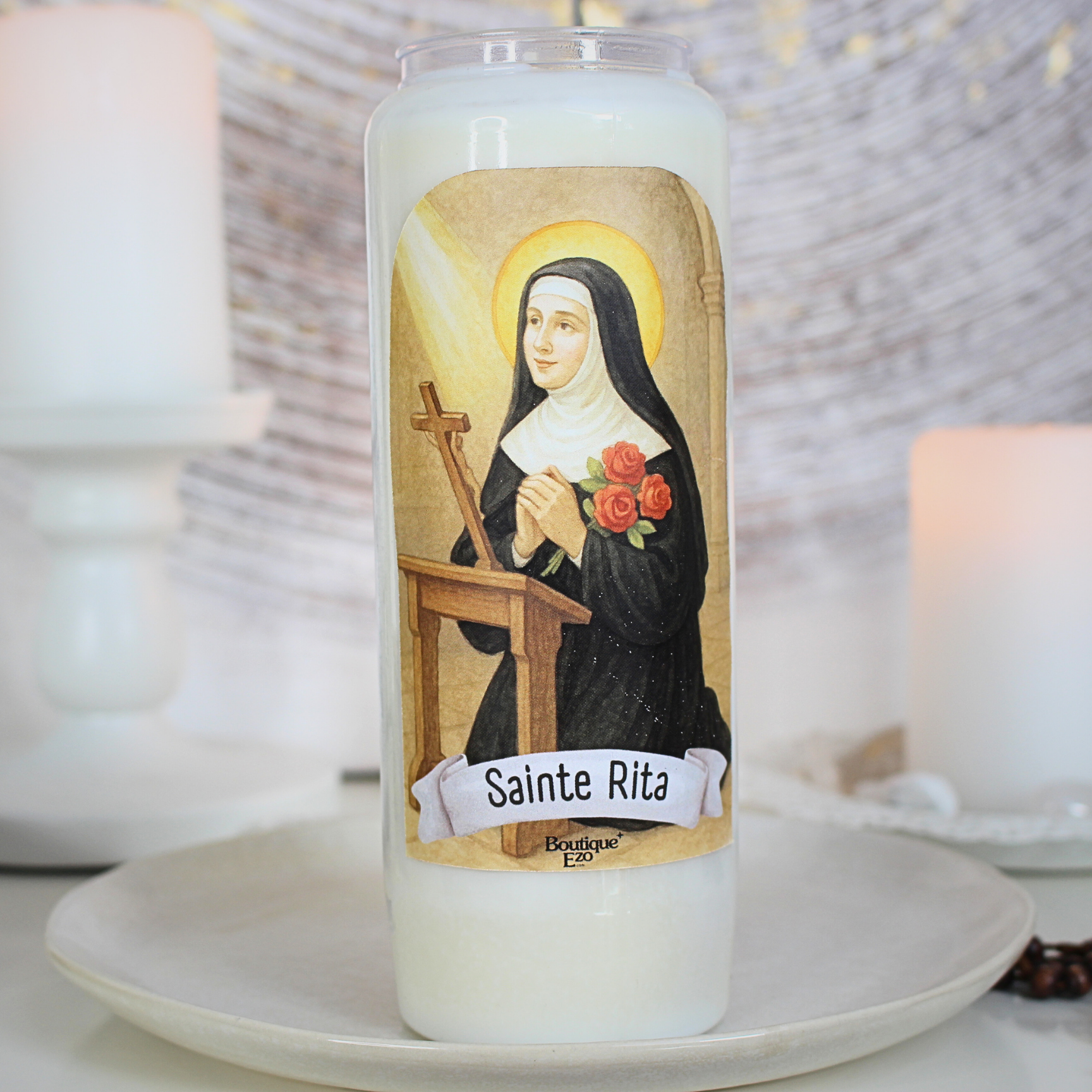 Espoir dans les situations impossibles, réconfort dans la souffrance, force face aux épreuves
Allumez cette bougie de neuvaine à Sainte Rita pour confier vos intentions liées aux causes désespérées, aux situations difficiles ou sans issue apparente. Sainte Rita est une intercesseuse puissante pour obtenir un appui divin et un apaisement du cœur.
