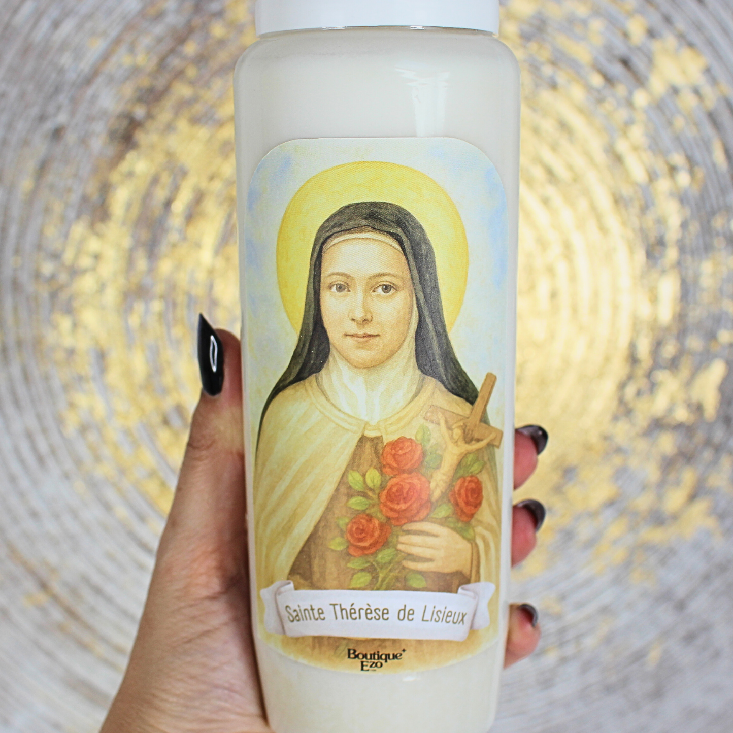 Foi, confiance, simplicité du cœur, abandon à l’amour de Dieu, grâces silencieuses
Allumez cette bougie de neuvaine à Sainte Thérèse de l’Enfant Jésus pour lui confier vos prières avec simplicité et confiance. Elle vous aidera à vous abandonner avec foi à la volonté divine, à retrouver la paix intérieure et à demander des grâces même dans les choses les plus ordinaires de la vie.