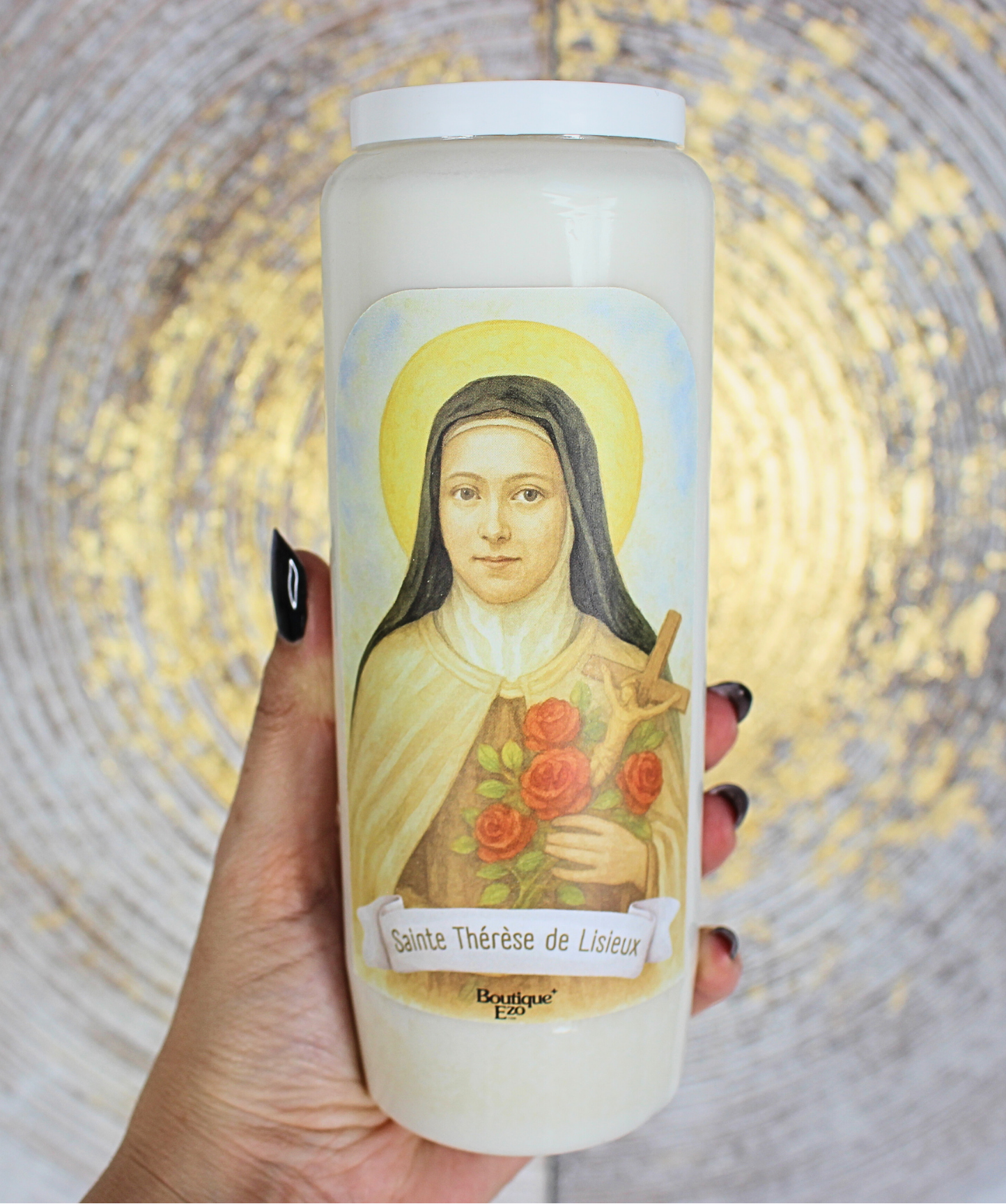 Foi, confiance, simplicité du cœur, abandon à l’amour de Dieu, grâces silencieuses
Allumez cette bougie de neuvaine à Sainte Thérèse de l’Enfant Jésus pour lui confier vos prières avec simplicité et confiance. Elle vous aidera à vous abandonner avec foi à la volonté divine, à retrouver la paix intérieure et à demander des grâces même dans les choses les plus ordinaires de la vie.