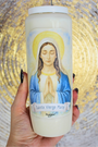 Protection, maternité, union à l'amour maternel de Marie, réconfort dans les moments de solitude ou de souffrance...

Allumez cette bougie de neuvaine à la Sainte Vierge Marie pour confier vos intentions, vous aider à traverser une épreuve, demander des grâces, ou pour vos remerciements à Marie.
D’une durée de combustion d’environ 9 jours, elle est conçue pour accompagner vos prières dans la durée comme le veut la tradition des neuvaines.

La neuvaine peut être commencée à tout moment ou en préparation d’un