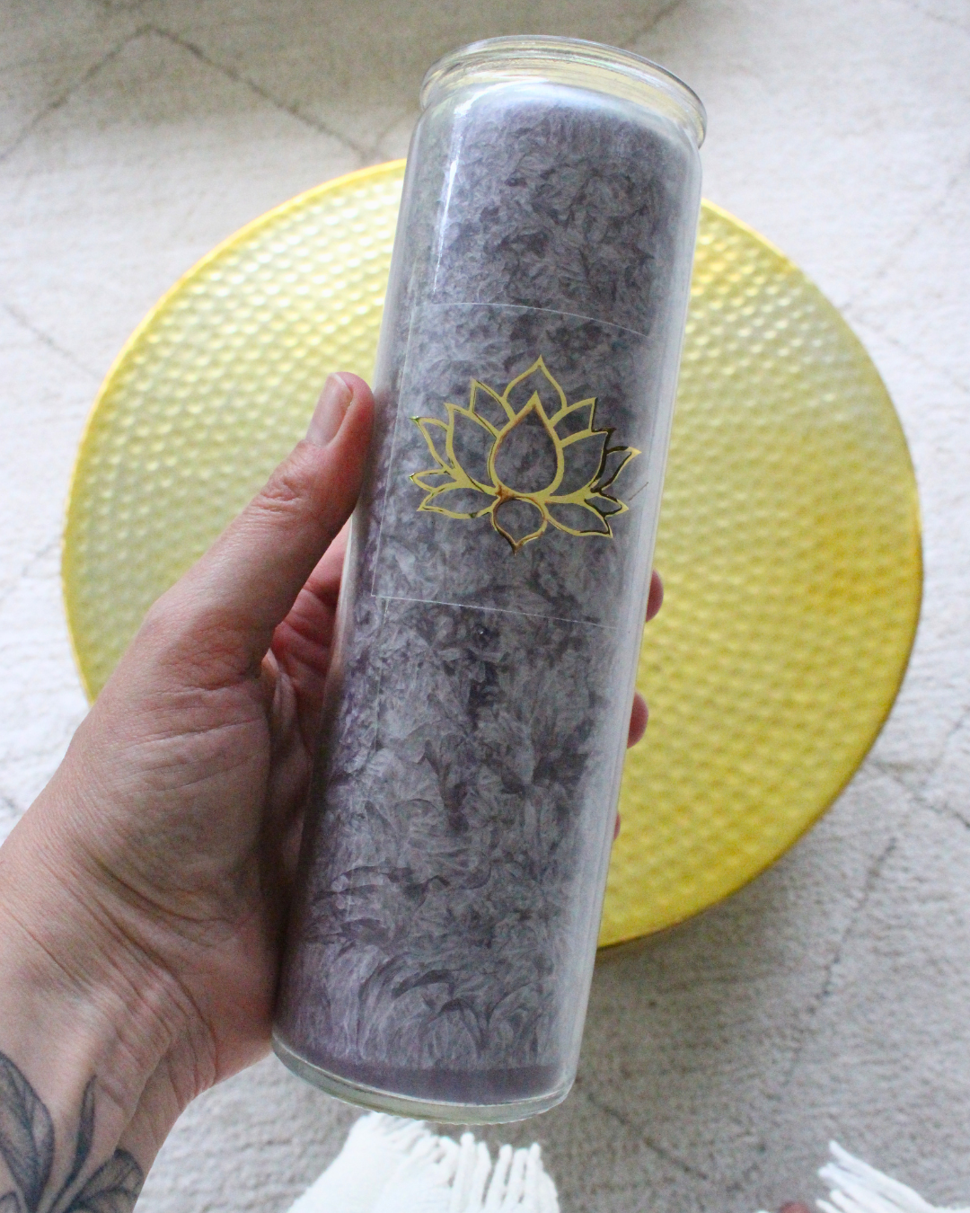 Coffret méditation complet : mala améthyste, bougie lotus, masque, spray lavande et méditations guidées 5-20 min. Accessible débutants. Guidé par Sandrine HK.