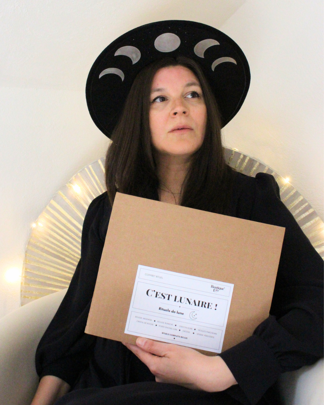 Coffret rituel lunaire complet : bougies, cristal de roche, péristérite, parchemin, encens et guide pas à pas. Manifester ses intentions sur un cycle de 14 jours.