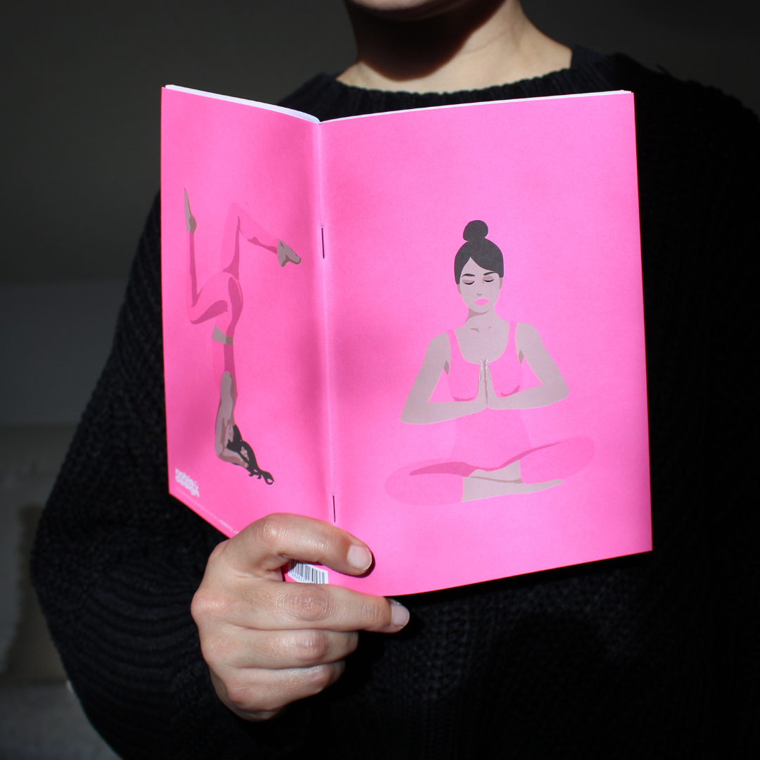 Ce carnet illustré d'une femme dans différentes postures de yoga est une invitation à vous recentrer, à respirer et à vous reconnecter à votre espace intérieur. Il vous accompagne dans votre pratique du yoga, de la méditation ou du développement personnel.Chaque page vierge est un espace de liberté, où vous pouvez déposer vos réflexions, vos intentions, vos ressentis corporels ou vos prises de conscience après une séance. Écrire devient ainsi un prolongement de votre pratique, une forme de méditation en soi