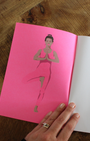 Ce carnet illustré d'une femme dans différentes postures de yoga est une invitation à vous recentrer, à respirer et à vous reconnecter à votre espace intérieur. Il vous accompagne dans votre pratique du yoga, de la méditation ou du développement personnel.Chaque page vierge est un espace de liberté, où vous pouvez déposer vos réflexions, vos intentions, vos ressentis corporels ou vos prises de conscience après une séance. Écrire devient ainsi un prolongement de votre pratique, une forme de méditation en soi