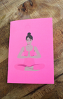 Ce carnet illustré d'une femme dans différentes postures de yoga est une invitation à vous recentrer, à respirer et à vous reconnecter à votre espace intérieur. Il vous accompagne dans votre pratique du yoga, de la méditation ou du développement personnel.Chaque page vierge est un espace de liberté, où vous pouvez déposer vos réflexions, vos intentions, vos ressentis corporels ou vos prises de conscience après une séance. Écrire devient ainsi un prolongement de votre pratique, une forme de méditation en soi