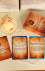 Ces 65 cartes de manifestation sont conçues pour t'aider à mettre en œuvre cette connaissance qui va changer ta vie. Elles reprennent les enseignements les plus
importants du Secret sur la loi de l'attraction, ainsi que des pratiques simples et puissantes pour t'assurer de créer ce que tu souhaites: le bonheur, la santé, la richesse, ou tout ce dont tu peux rêver.