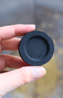 Charbons 40mm allumage rapide, paquet de 10, fabriqués aux Pays-Bas. Idéal brûler encens en résine, plantes rituelles et poudres. Indispensable fumigation.