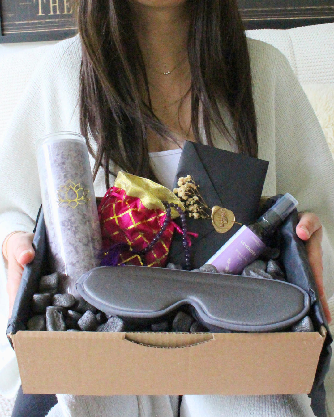 Coffret méditation complet : mala améthyste, bougie lotus, masque, spray lavande et méditations guidées 5-20 min. Accessible débutants. Guidé par Sandrine HK.