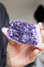 Druse d’améthyste naturelle d’Uruguay qualité AAA exceptionnelle, 149g, violet profond. Non traitée, extraction éthique. Idéal lithothérapie et méditation.