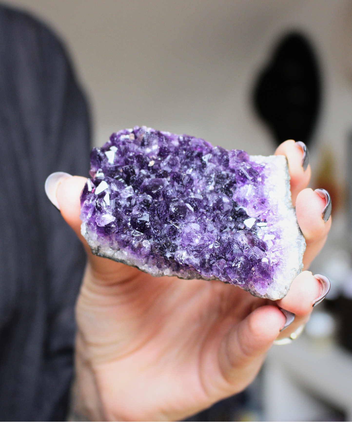 Druse d’améthyste naturelle d’Uruguay qualité AAA exceptionnelle, 149g, violet profond. Non traitée, extraction éthique. Idéal lithothérapie et méditation.