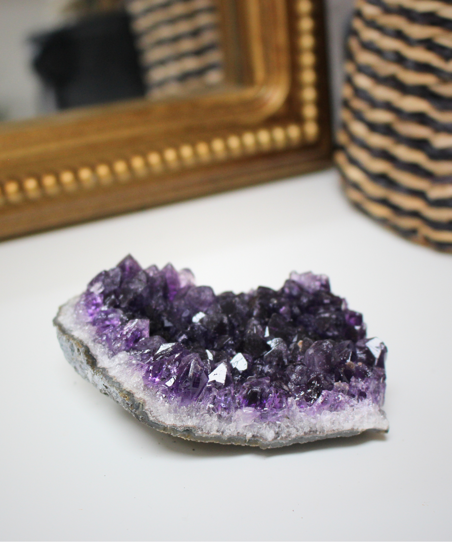 Druse d’améthyste naturelle d’Uruguay qualité AAA exceptionnelle, 149g, violet profond. Non traitée, extraction éthique. Idéal lithothérapie et méditation.