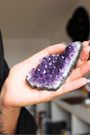 Druse d’améthyste naturelle d’Uruguay qualité AA, 203g, violet profond. Non traitée, extraction éthique. Idéal lithothérapie, méditation et décoration.