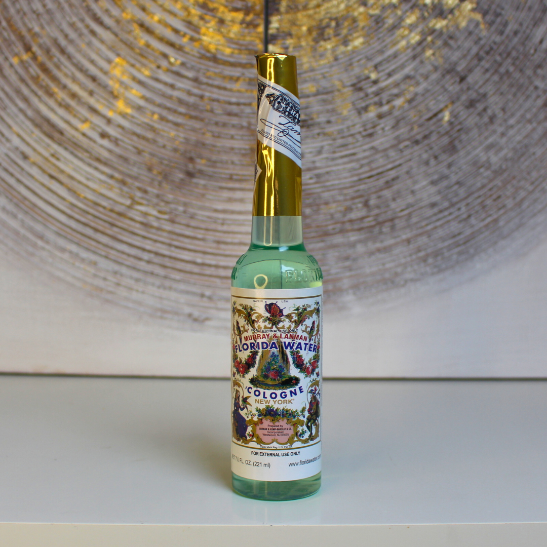 L’Eau de Floride est une fragrance ésotérique emblématique, utilisée depuis des siècles dans les traditions chamaniques et spirituelles. Elle combine un parfum aromatique d’agrumes, herbes et épices à des propriétés de purification et d’élévation vibratoire. Elle permet de nettoyer les énergies négatives, d’attirer la chance et de revitaliser l’esprit.