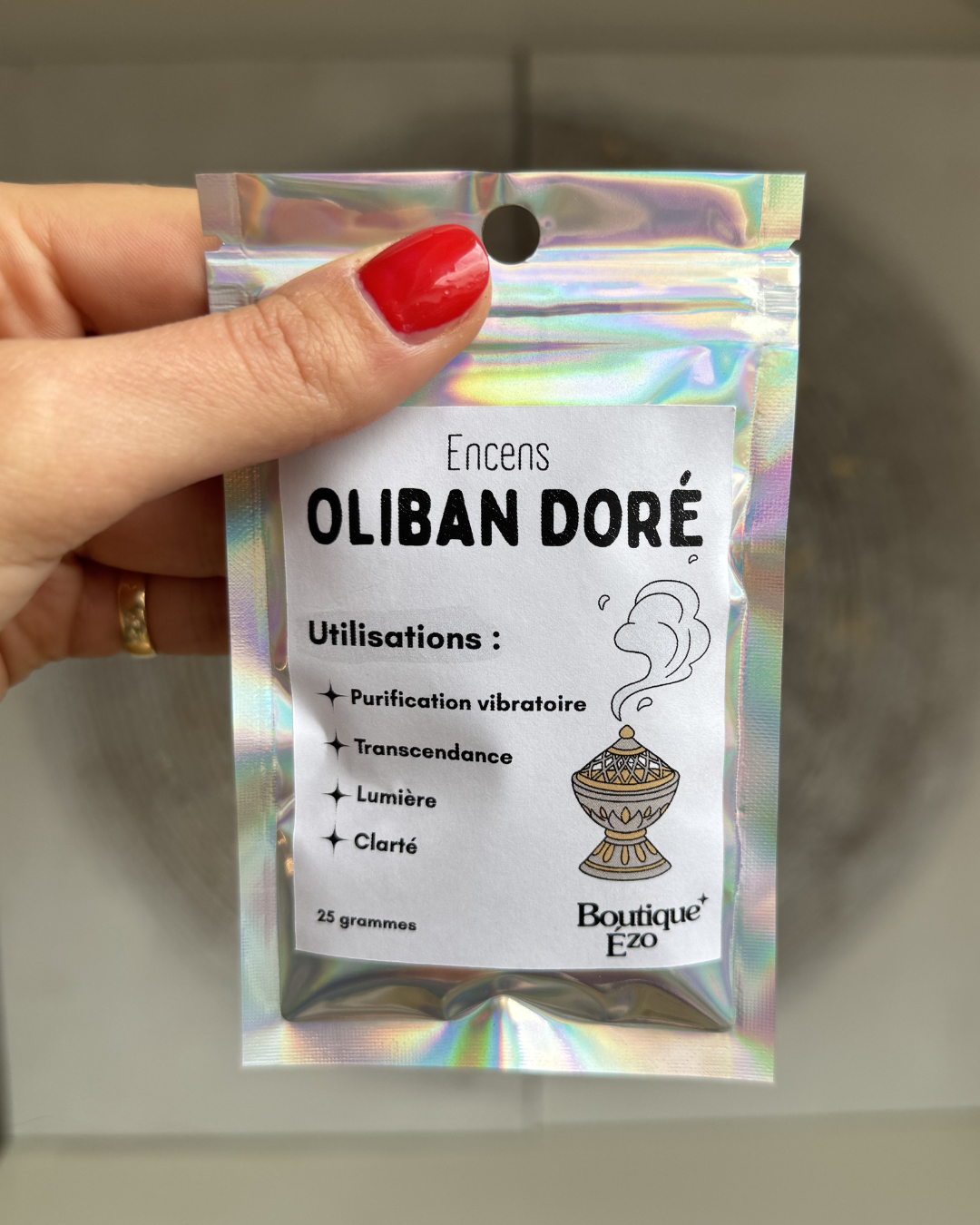 Oliban doré en grains, sachet 25g. Résine Boswellia millénaire, parfum boisé et citronné. Purification, élévation et clarté. À brûler sur charbon.