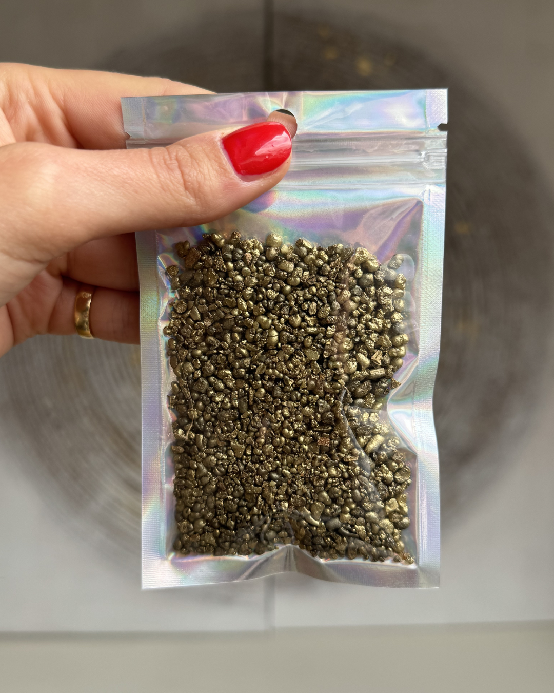 Oliban doré en grains, sachet 25g. Résine Boswellia millénaire, parfum boisé et citronné. Purification, élévation et clarté. À brûler sur charbon.