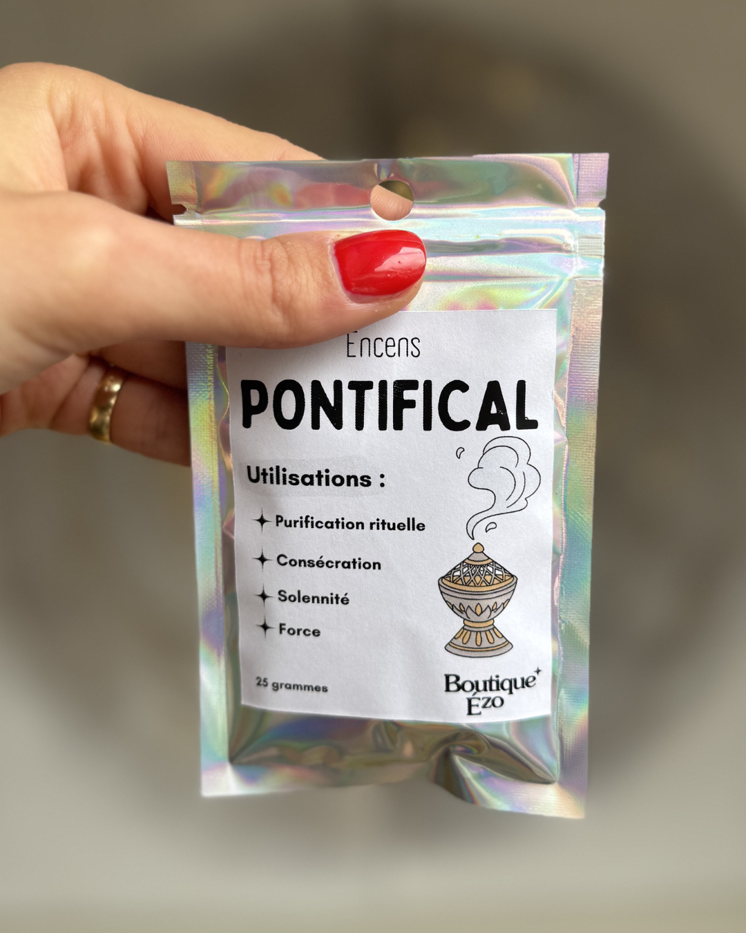 Encens pontifical en grains, sachet 25g. Résine liturgique solennelle, parfum profond et épicé. Purification rituelle et consécration. Sur charbon