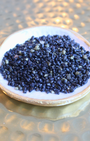Encens pontifical en grains, sachet 25g. Résine liturgique solennelle, parfum profond et épicé. Purification rituelle et consécration. Sur charbon
