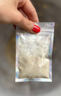 Encens d’église en poudre, sachet 25g. Notes sacrées et fumée dense pour la prière, la méditation et la purification. À brûler sur charbon auto-allumant.
