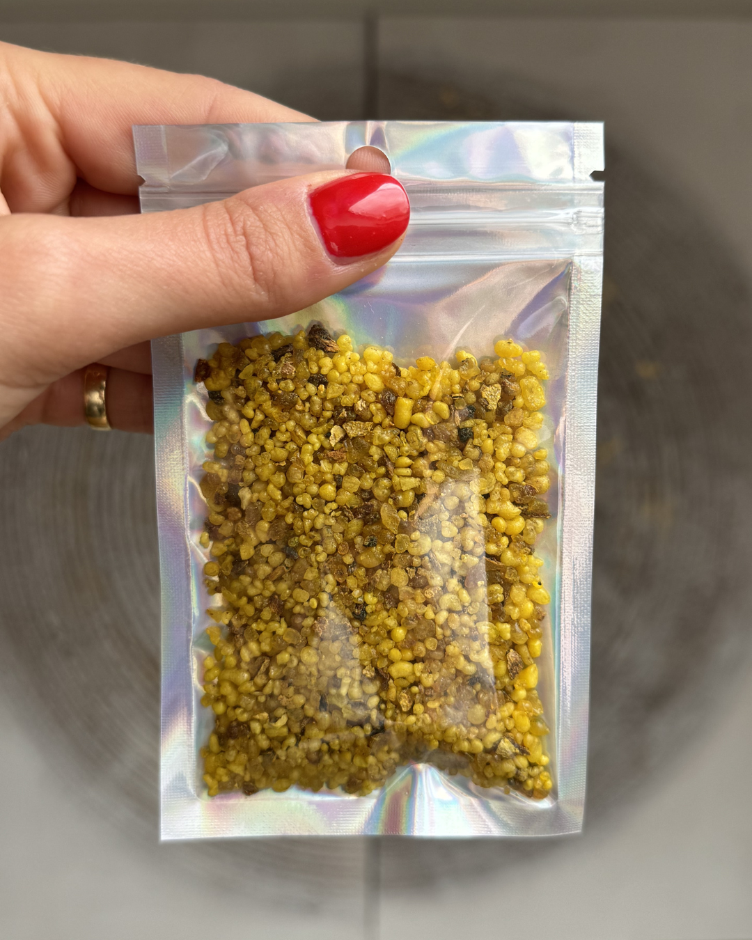 Encens de Jérusalem en grains, sachet 25g. Parfum boisé et balsamique inspiré de la Terre Sainte. Purification, prière et éveil. Sur charbon