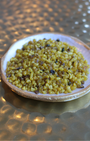 Encens de Jérusalem en grains, sachet 25g. Parfum boisé et balsamique inspiré de la Terre Sainte. Purification, prière et éveil. Sur charbon