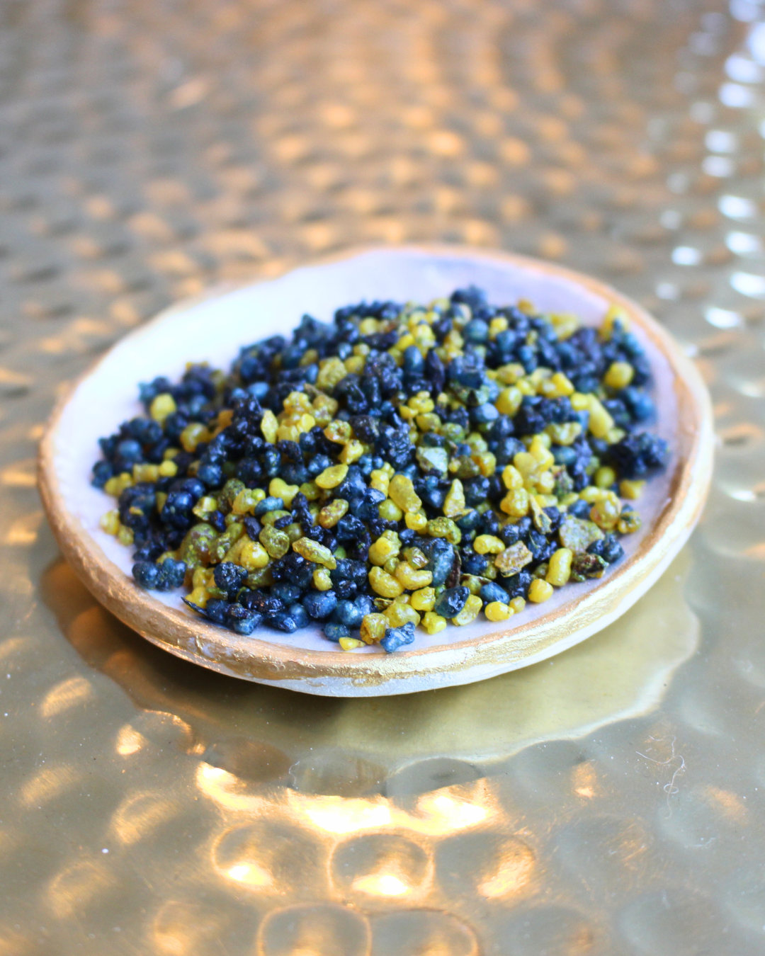 Encens de Lourdes en grains, sachet 25g. Parfum floral et délicat, inspiré du pèlerinage. Apaisement, guérison et grâce. À brûler sur charbon