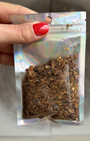 Myrrhe en grains, sachet 25g. Résine millénaire, parfum chaud et terreux. Purification profonde, protection et ancrage. À brûler sur charbon